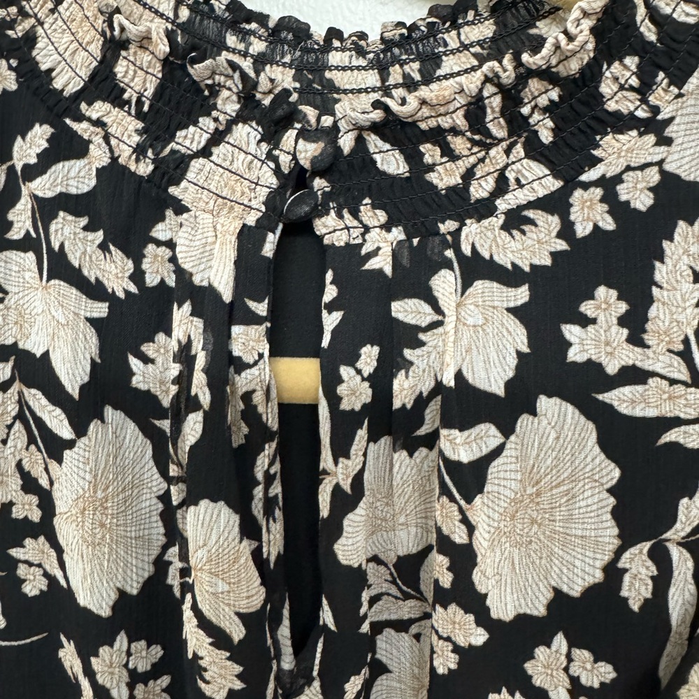 Floral Ruffle Sleeve Dress - Picture 2 of 6